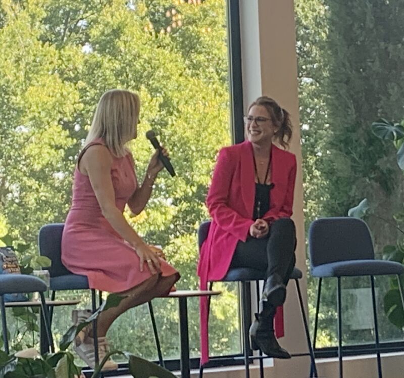 Fireside conversation between two leaders on the Adelante stage